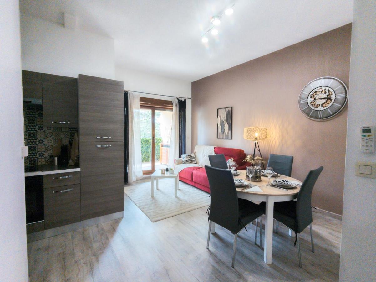 Appartement Moderne Central Avec Piscine, Garage Prive Et Terrasse Sud Uzes Exterior photo